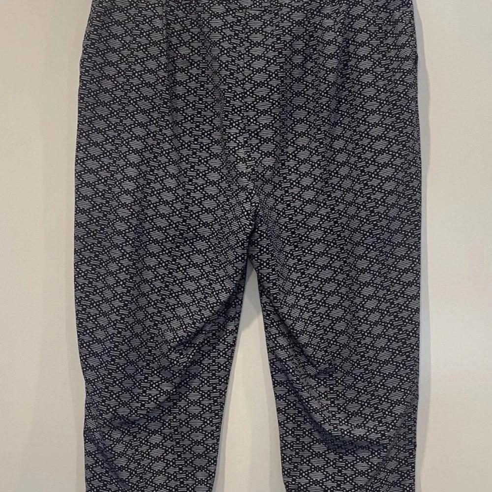 Weekends by Chico's French Duo‎ Tone Geometric Print Crop Pants Womens XL (931) - Picture 2 of 6
